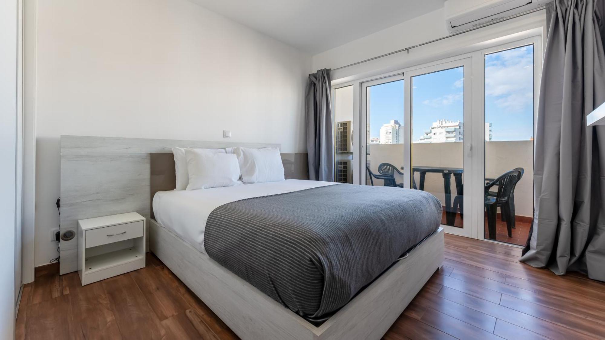 Serene Blue 1 Bdr Flat With Balcony By Lovelystay Portimão Exterior photo