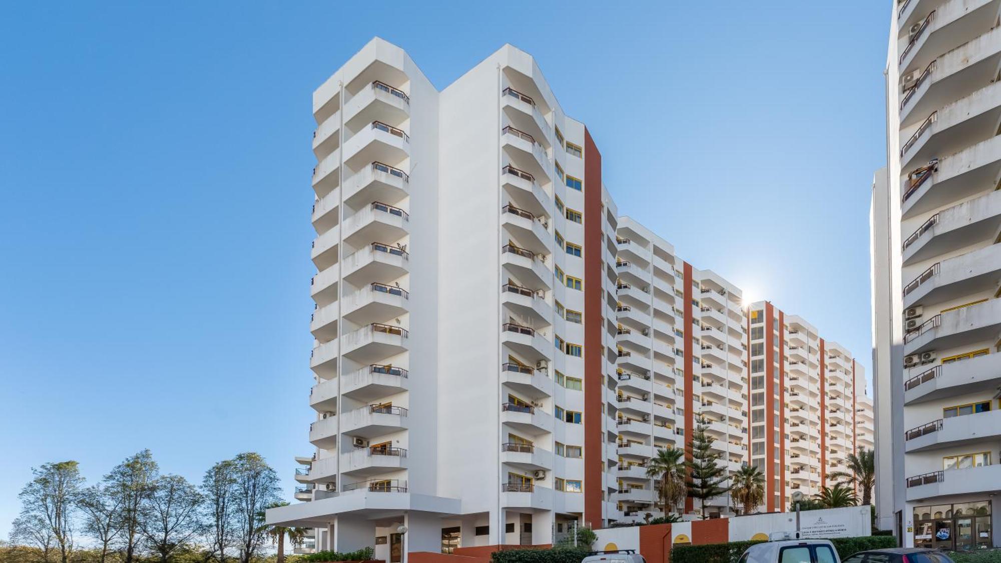 Serene Blue 1 Bdr Flat With Balcony By Lovelystay Portimão Exterior photo